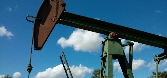 Chute du pétrole : causes et conséquences sur l’économie mondiale