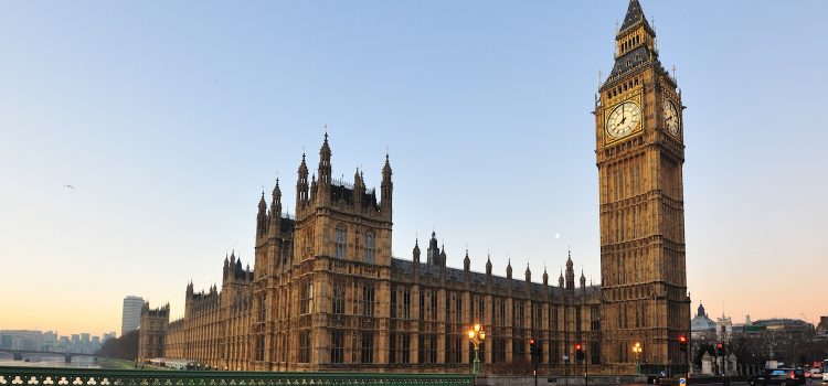 30 connecteurs logiques indispensables en essay d’anglais !