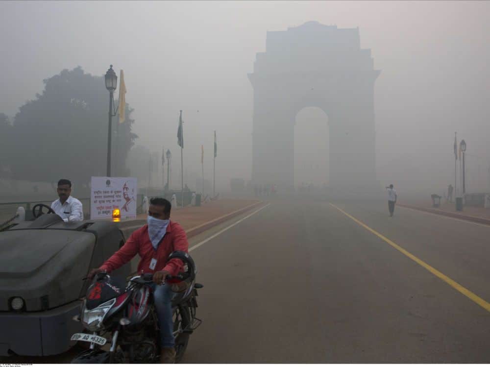 Quelle ville a demandé l'arrêt des chantiers et d'une centrale à charbon ainsi que la fermeture des écoles à cause de la pollution ? 