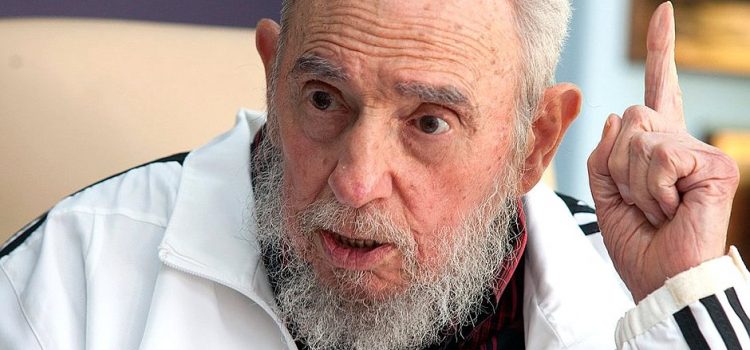 Fidel Castro: icône révolutionnaire, bilan contrasté