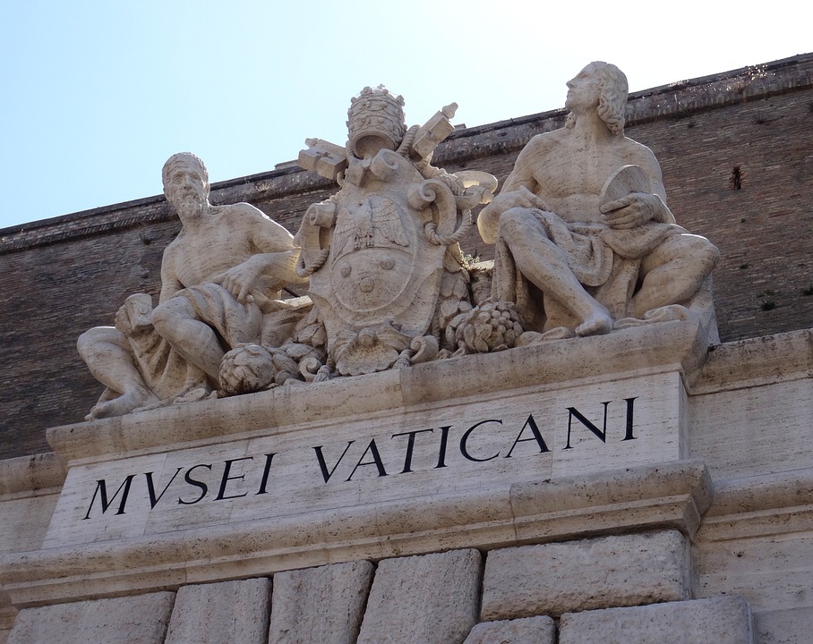 Qui vient d'être nommé à la tête des musées du Vatican ?