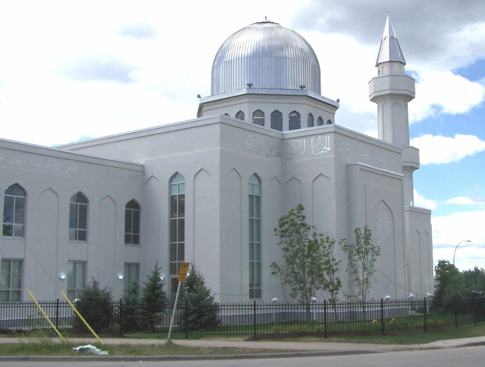 Dans quelle ville canadienne une mosquée a été vandalisée jeudi 2 février ?