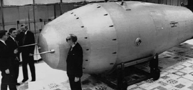 Le nucléaire militaire : sa réglementation, ses limites, ses risques