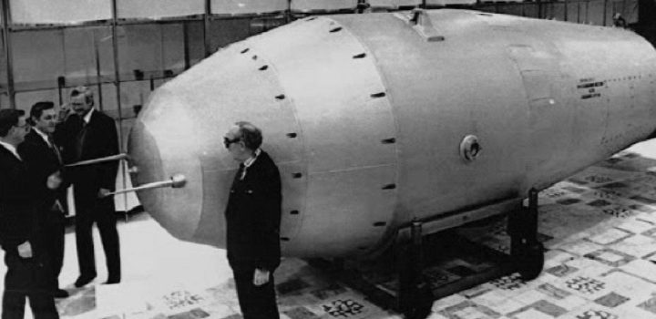 Le nucléaire militaire : sa réglementation, ses limites, ses risques