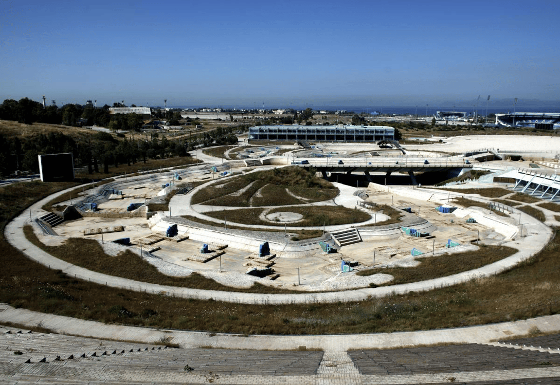 Ancien site olympique dédié au kayak construit pour les Jeux d’Athènes 2004, aujourd’hui partiellement abandonné JOs