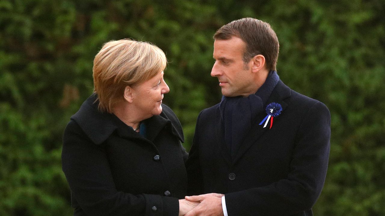 Macron et Merkel incarnant le couple franco-allemand contemporain