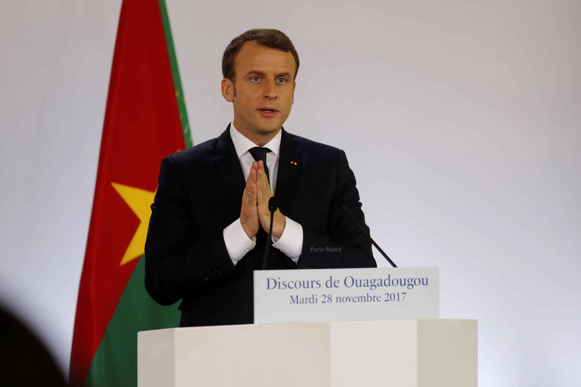 Dans quel pays Macron a-t-il commencé sa tournée en Afrique ? 