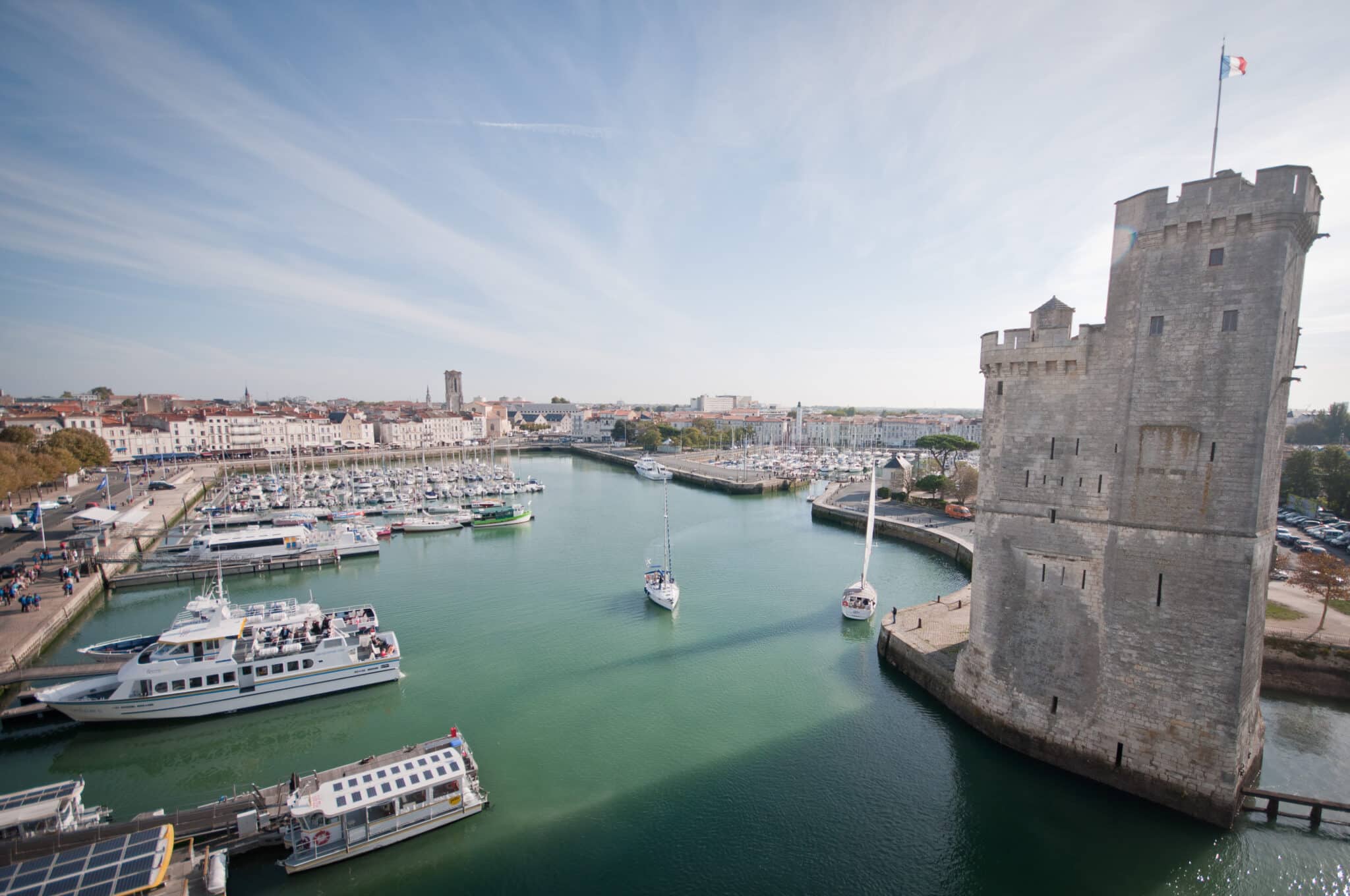 Plus grand port de plaisance à flot d'Europe, combien de places compte le port de plaisance de La Rochelle ?