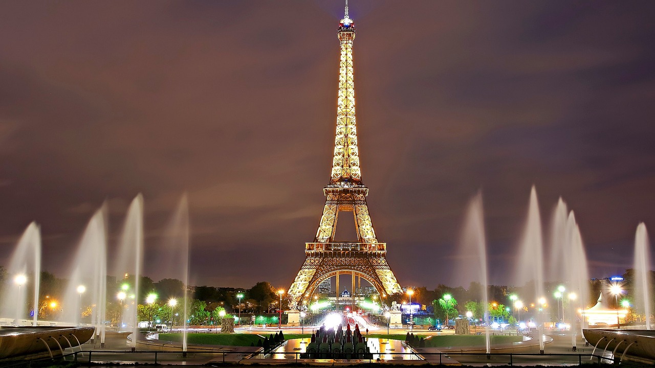 Combien de kilomètres les ascenseurs de la tour Eiffel parcourent-ils chaque année ?