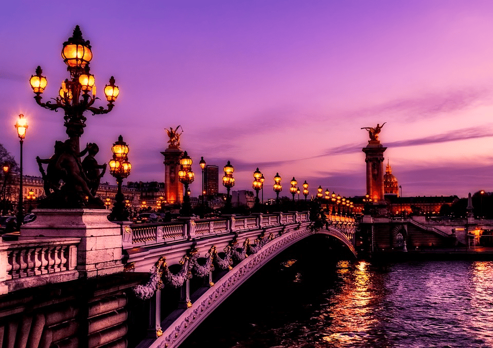 La qualité de l'air à Paris par rapport aux autres villes européennes est :