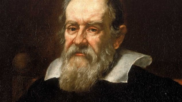 A quelle théorie scientifique associe-t-on Galilée ?