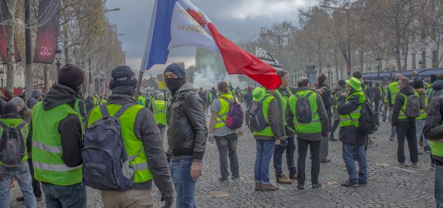 L’écotaxe : un outil fiscal utile pour l’environnement mais socialement injuste ?