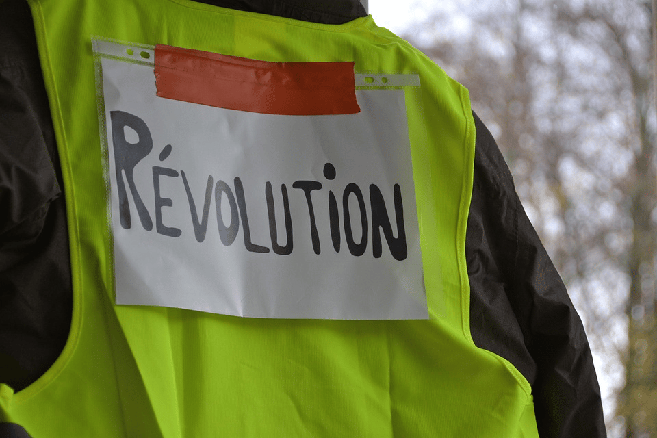 Les gilets jaunes sont désormais actifs en...