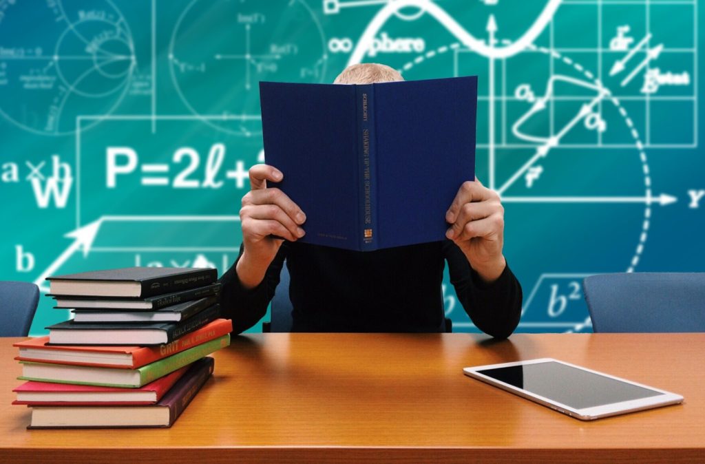 Bien débuter en cours, en mathématique comme en éco-droit