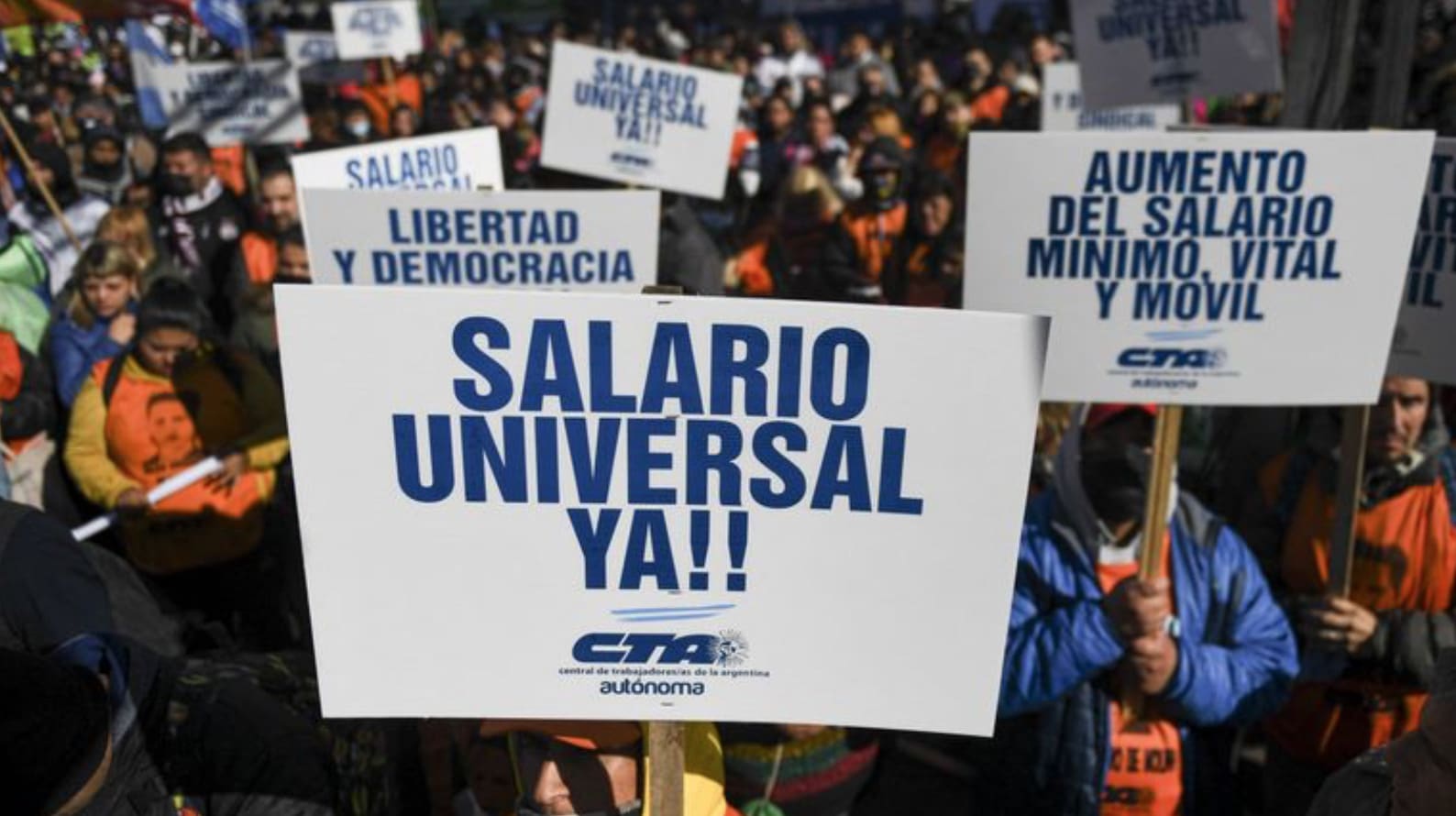 Manifestation pour l’instauration d’un « revenu universel » 