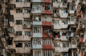 Immeuble urbain à forte densité illustrant la concentration de la population