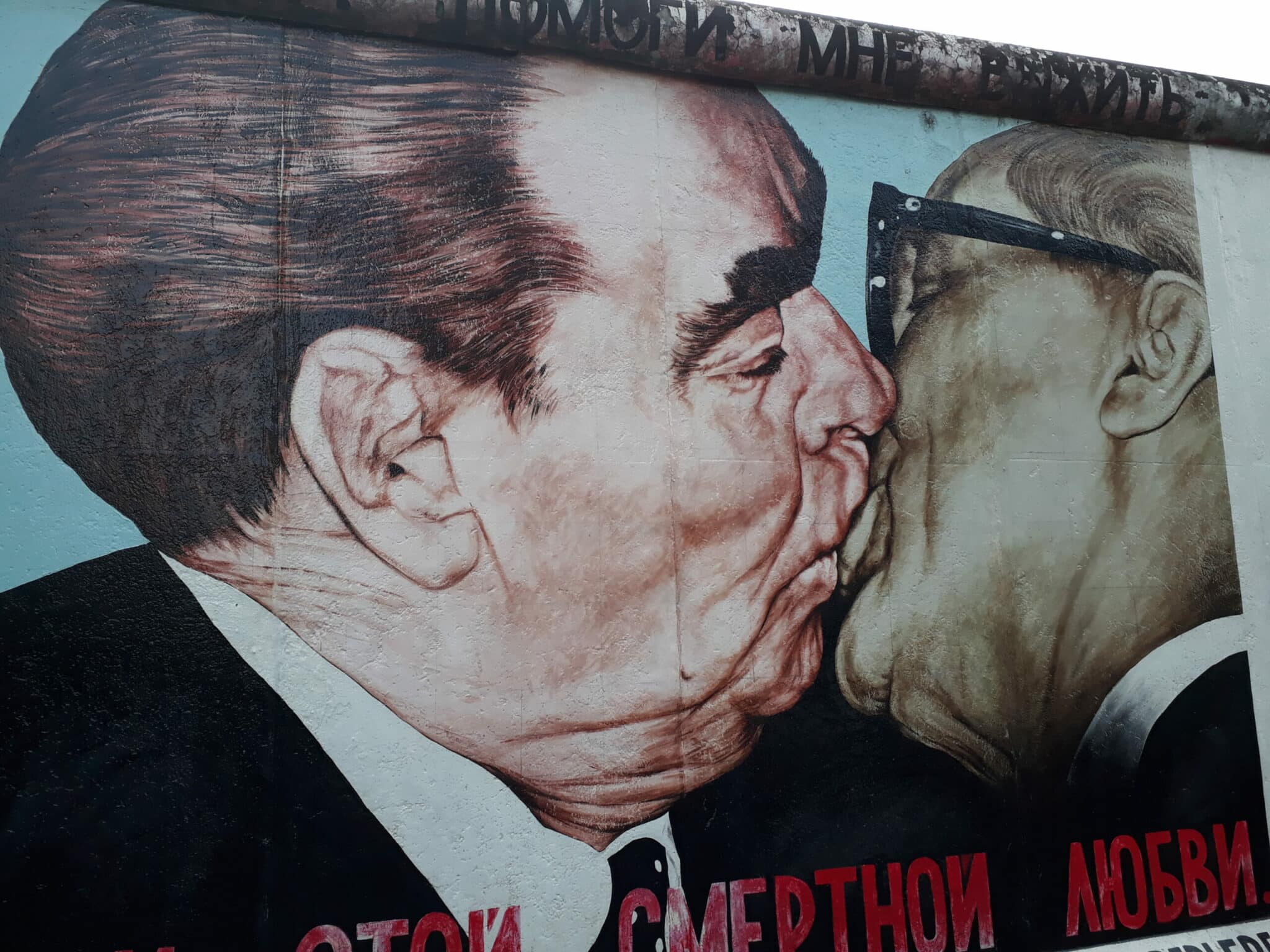 Baiser de l’amitié de Erich Honecker et Léonid Brejnev