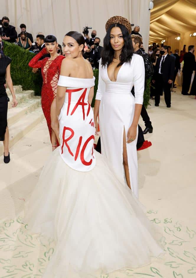 Alexandria Ocasio-Cortez au Met Gala