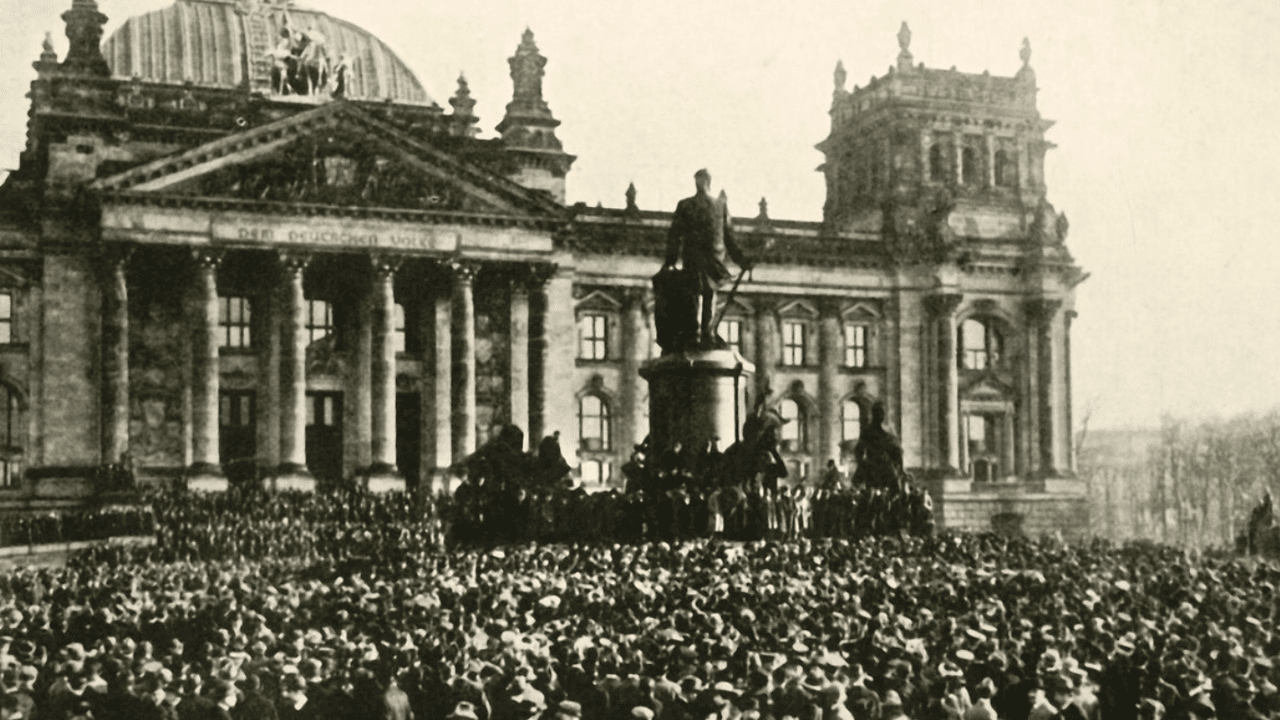9 novembre : proclamation de la République de Weimar