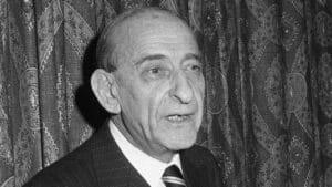 Portrait de Raymond Aron, penseur français de la géopolitique et de la puissance mondiale.