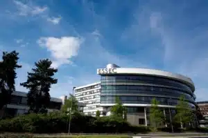 Entrée du campus ESSEC à Cergy liée aux test psychotechnique exercices