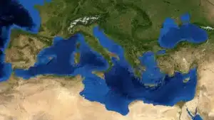 Vue d’ensemble du bassin méditerranéen montrant les espaces terrestres et maritimes stratégiques