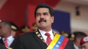 Nicolas Maduro lors d’un discours officiel au Venezuela en uniforme présidentiel.