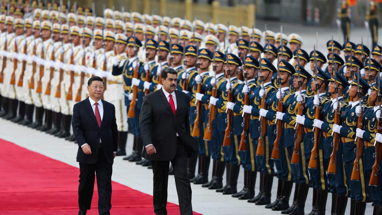 Nicolas Maduro et Xi Jinping lors d’une cérémonie militaire en Chine.