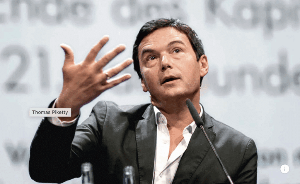 Thomas Piketty lors d’une conférence, expliquant ses analyses économiques sur les inégalités de revenus