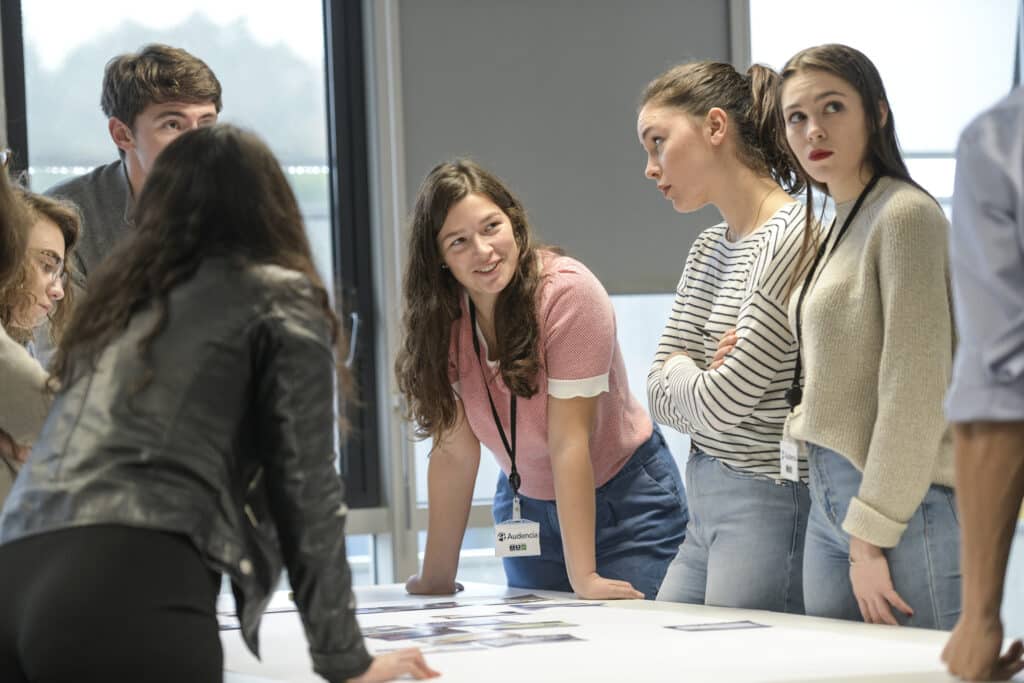 Nouvelle épreuve orale Audencia 2025 illustrée par un entretien collectif de culture générale