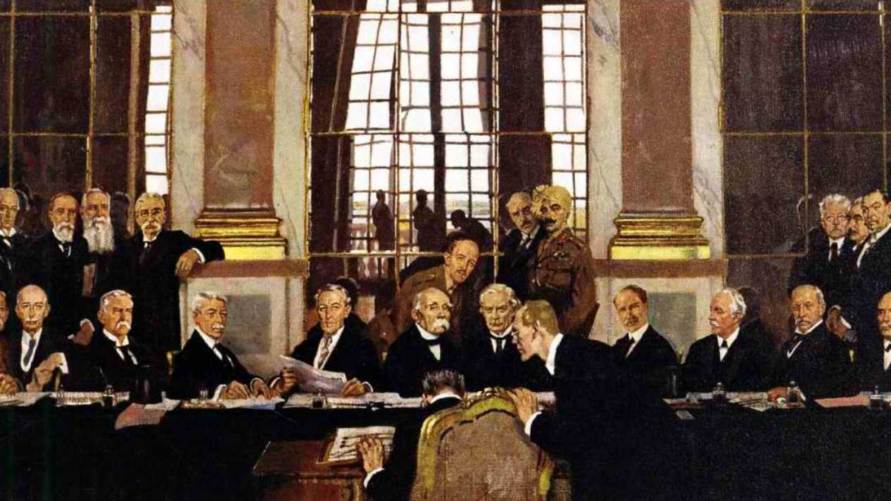 Signature du Traité de Versailles en 1919 à la Galerie des Glaces de Versailles.
