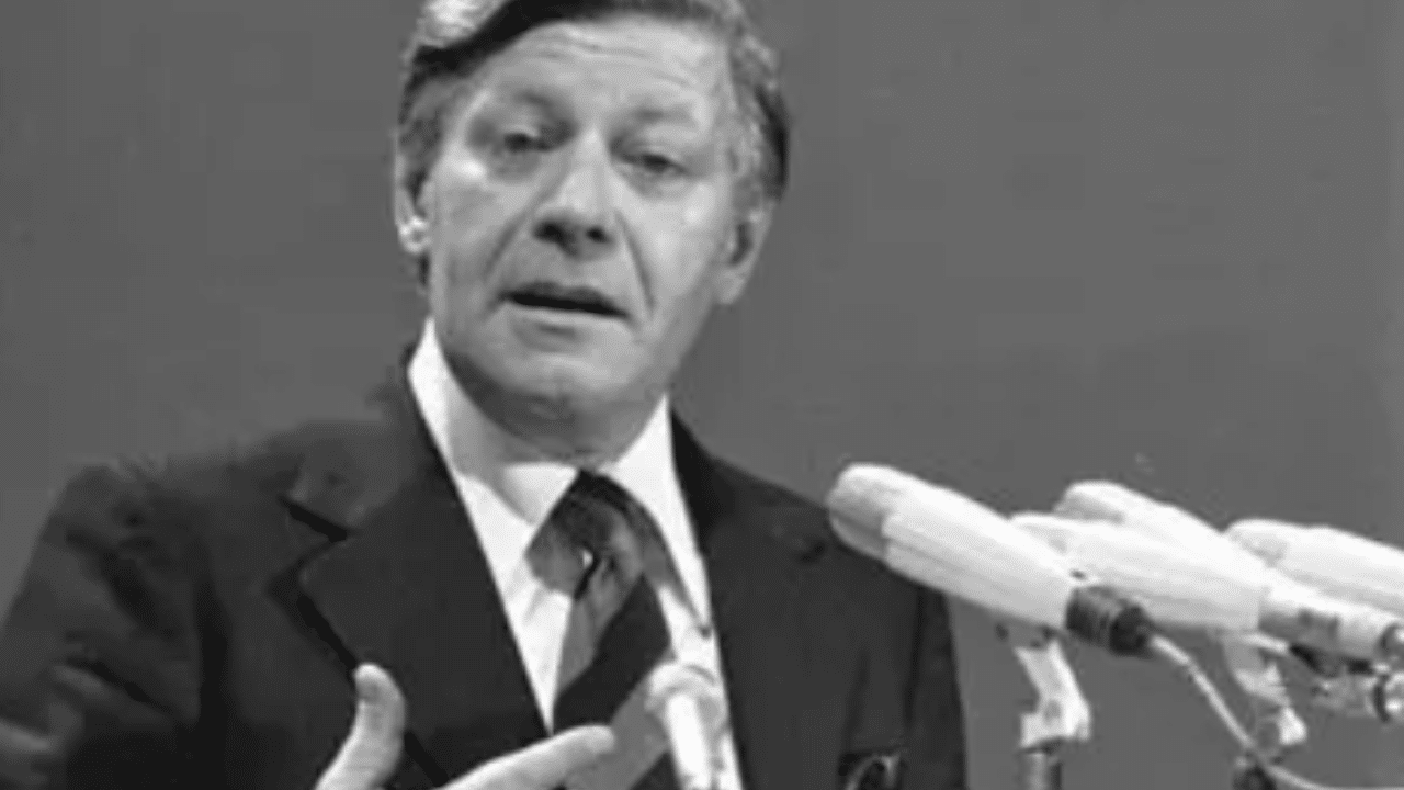 Helmut Schmidt, chancelier allemand Helmut Schmidt, un des chanceliers allemands