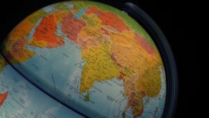 globe terrestre illustrant l’analyse multiscalaire en géopolitique