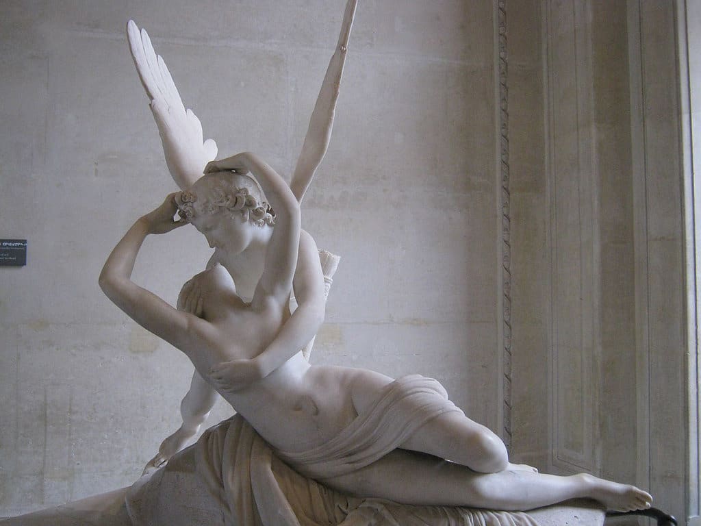 Sculpture « Psyché ranimée par le baiser de l’Amour » (1793) d’Antonio Canova, chef-d’œuvre du néoclassicisme représentant le mythe de Psyché et Cupidon, symbole de l’amour triomphant.