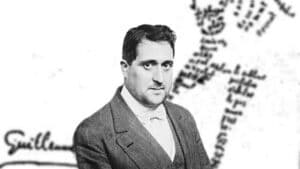 Portrait en noir et blanc de Guillaume Apollinaire apparaissant sur une tablette, associé à une recherche en ligne.