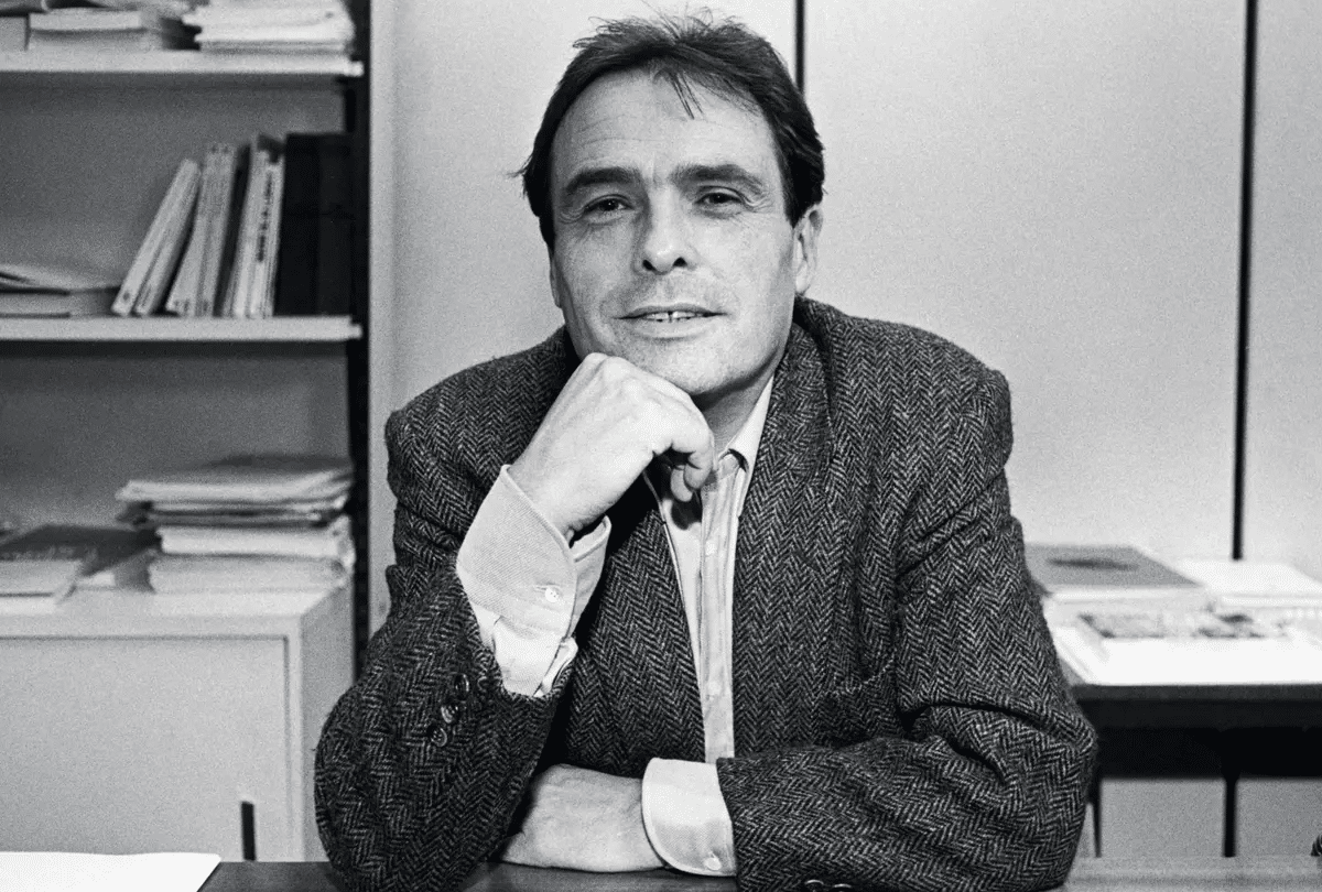 Le sociologue Pierre Bourdieu en noir et blanc