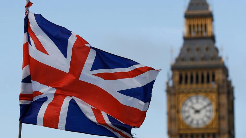 Union Jack flottant devant Big Ben, illustration de la culture britannique pour les tournures de phrases en anglais