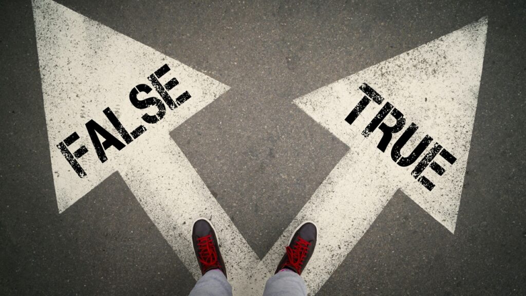 Flèches "False" et "True" illustrant les contraires en anglais