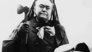 Carrie Nation tenant une hachette, personnalité anglophone de la prohibition