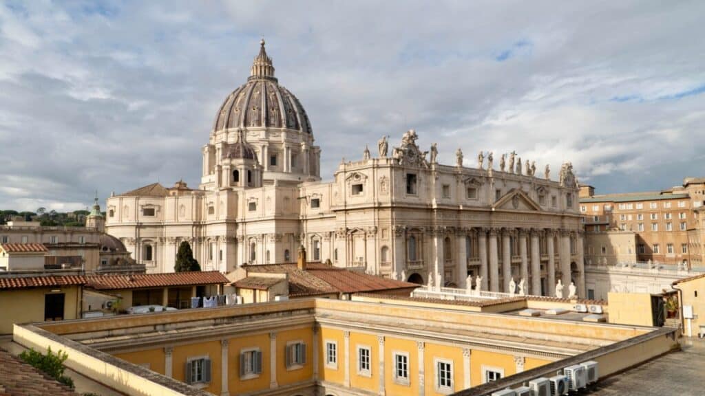 La basilique Saint-Pierre au Vatican, symbole de la religion en Italie et du pouvoir papal