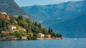 Villas au bord du lac de Côme, illustration de la culture italienne pour le subjonctif en italien