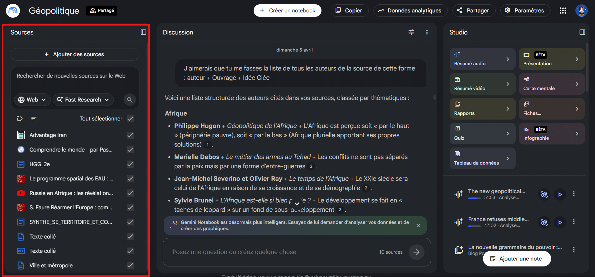 Interface NotebookLM montrant les sources, la discussion et les outils disponibles dans Studio